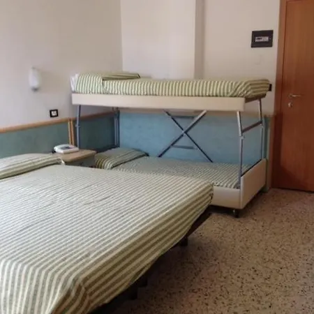 Отель Garden 3*