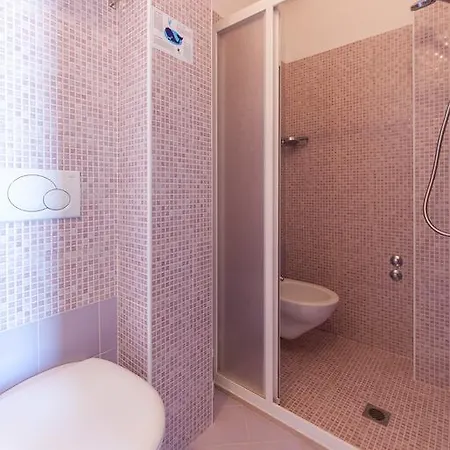 Отель Garden 3*